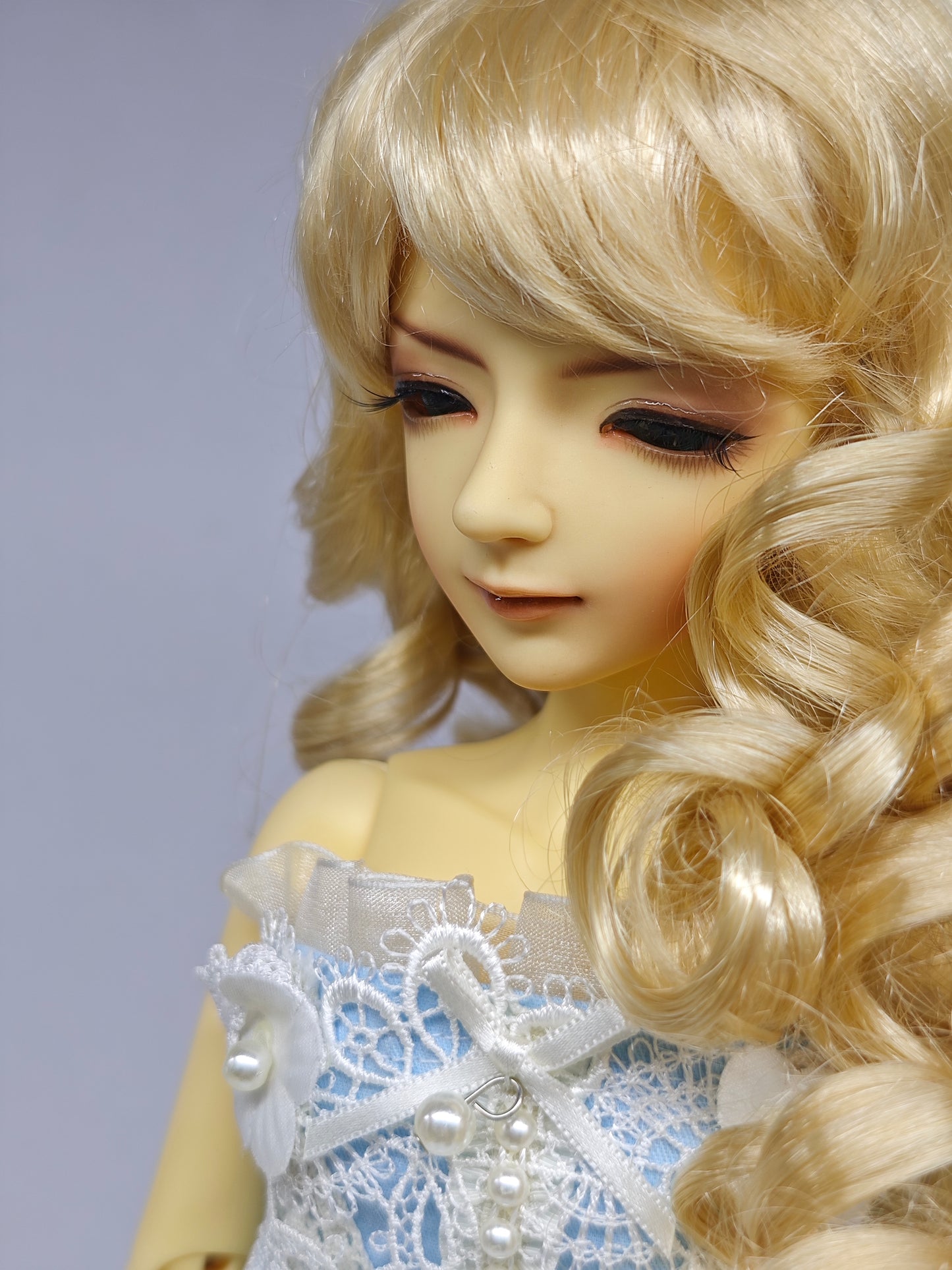 1/4 girl doll in yellow skin with makeup, clothes, shoes and wig