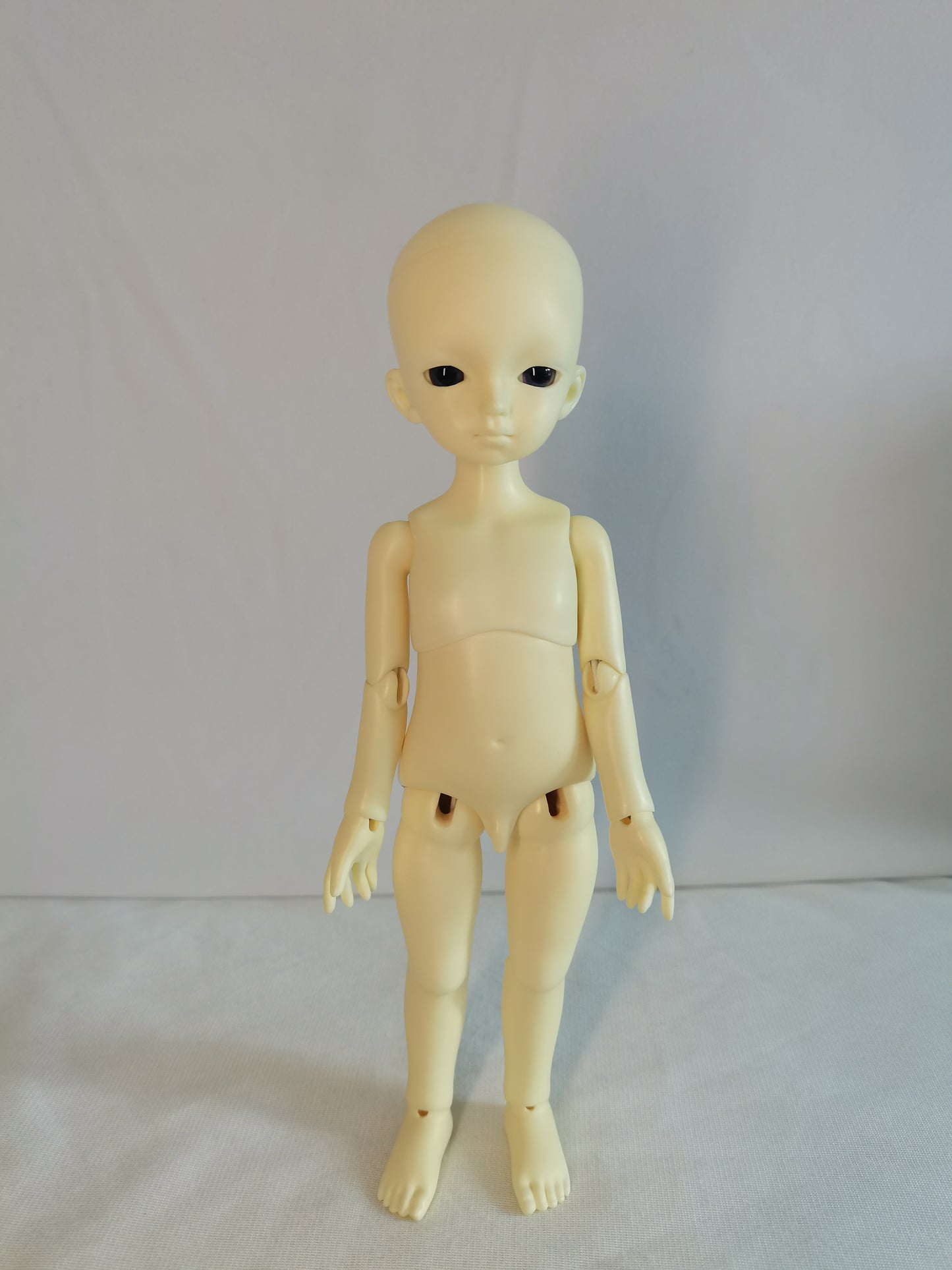 1/6 26cm doll in white skin with glass eyes