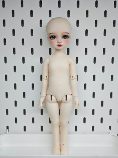 1/6 28cm girl doll Gloria in normal skin with makeup